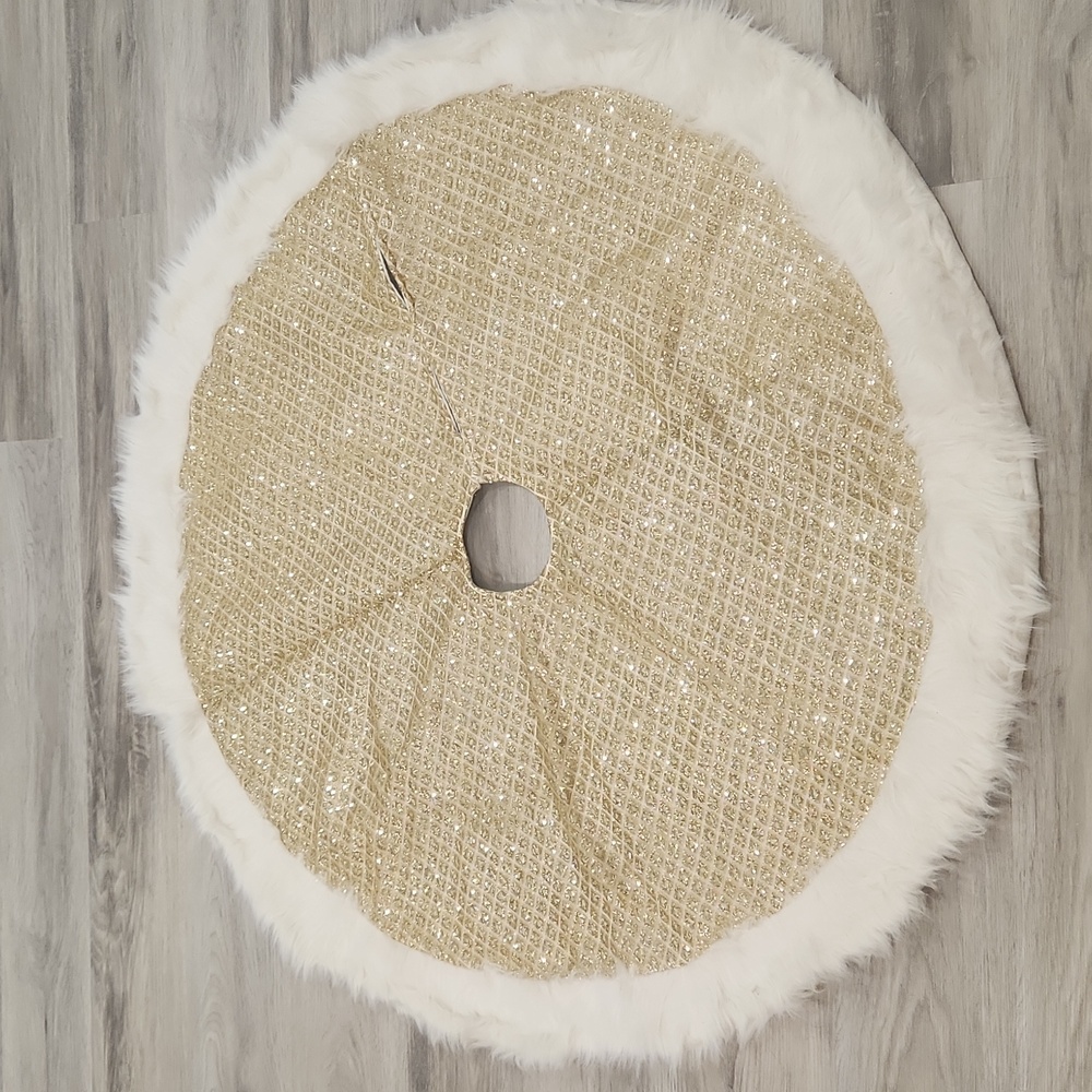 Gold Sequin Tree Skirt with White Fur Trim 🎄